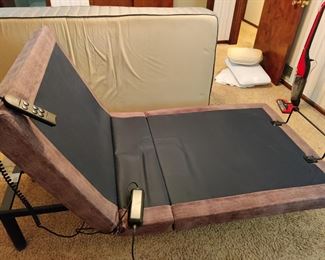 GLIDEAWAY BED CARRIAGE MFG BRAND - ELECTRICAL ADJUSTABLE BED W/ QUALITY TENCEL BRAND TWIN MATTRESS & FRAME - $200