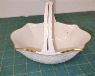 OS9010 Lenox Ivory San Souci Candy Basket with 24k Trim https://www.ebay.com/str/agesagoestatesales
