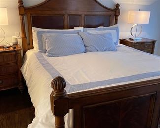 King Bed, luxury linens