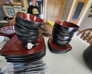 DINNERWARE