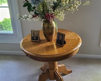 OAK SIDE TABLE