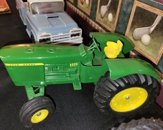 JOHN DEERE TRACTOR