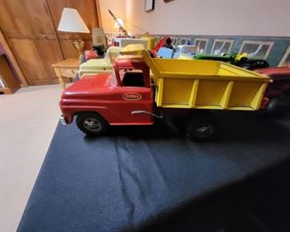 VINTAGE TONKA DUMP TRUCK