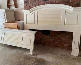 Broyhill head board and foot board 