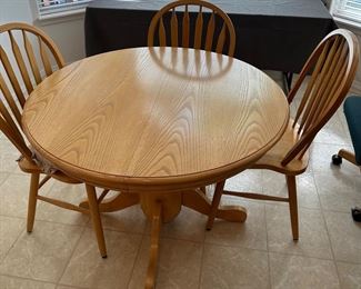 Oak dining set with 4 chairs and leaves