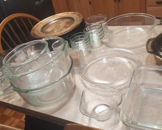 MIXING BOWLS AND GLASS BAKING PANS