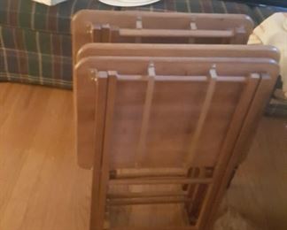 SET OF 4 TABLES ON STAND