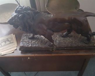 THIS LION STATUE IS BROKEN, BUT VERY OLD PLASTER PIECE