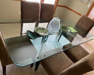 Gorgeous glass dining table and chairs. Like new! 