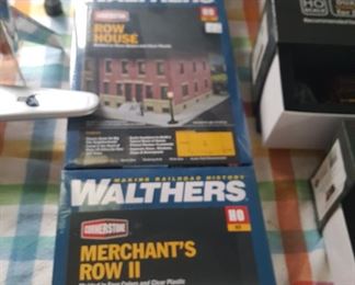TRAIN BUILDING KITS