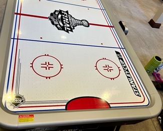Like New Electric NHL Stanley Cup Air hockey/Ping Pong Top Table 4’ x 7’ x 31.5”h $250
Includes ping pong net, 2 paddles, ping pong balls & 3 plastic Hockey Pucks