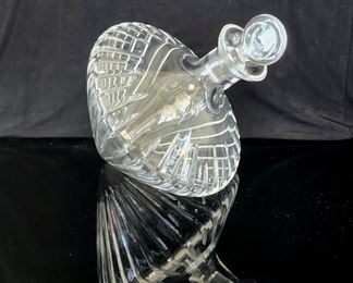 Crystal leaning decanter