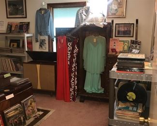 Items Located In The 2nd Bedroom ( Vintage Records)