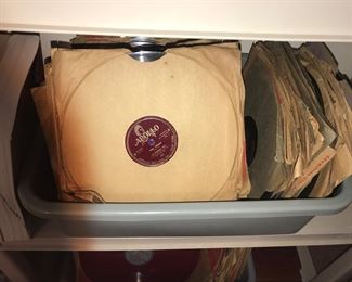 Items Located In The 2nd Bedroom ( Vintage Records)