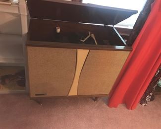 Items Located In The 2nd Bedroom ( Vintage Records)