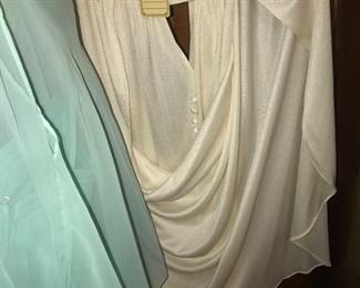 Items Located In The 2nd Bedroom ( Vintage Records)