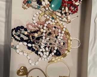 ASSORTMENT OF NECKLACES