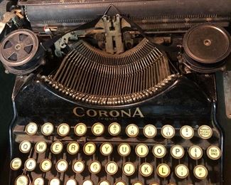 Antique typewriter 