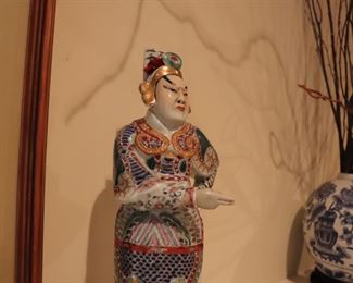 CHINESE FAMILLE ROSE PORCELAIN FIRGURINE 