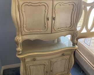 $495. THOMASVILLE FURNITURE Ecole Francais Collection French Provincial Cream / Off White 28" Cabinet Nightstand 475-13