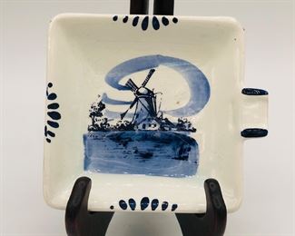 Delft hand painted ash tray/Holland