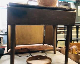 drop leaf primitive table