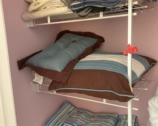 Complete bedding sets, many colors and styles to choose from