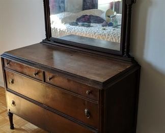 Dresser With Mirror