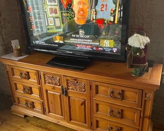 TV Stand/ Media Console w/ drawers & cabinets (Broyhill)