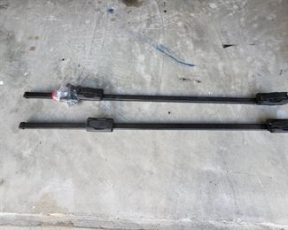 At the Thule Test Center™ in Hillerstorp, Sweden, products go through extreme testing. Our roof rack systems are designed to carry your gear and fit your car as safely and securely as possible.
Custom look with multi-sport function.
Heavy duty enough to support a roof-top tent (we know because we did it!)