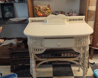 Wicker bedroom desk vanity
