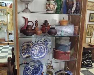 More miscellaneous glass items