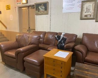 leather suite and game cabinet