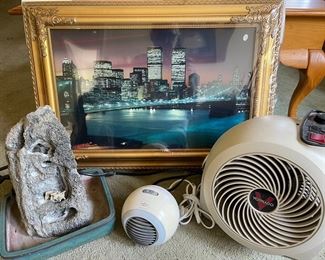 electric picture frame of New York , fountain and fans