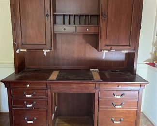 Aspen desk and hutch 