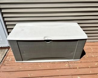 Rubbermaid Resin Weather Resistant Storage Box 