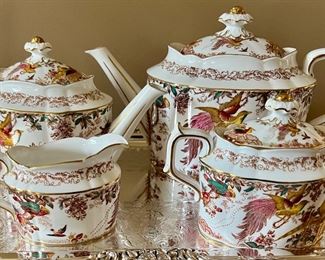 Royal Crown Derby Olde Avesbury