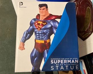 Superman statue by Ed McGuinness