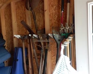 Rakes & shovels