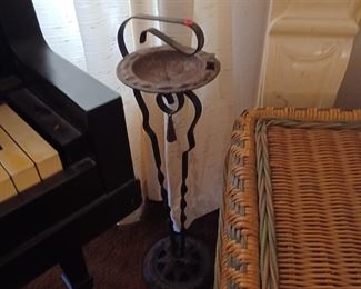 Ash tray and stand 35.90