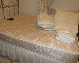168 st brass bed and beautyrest mattress