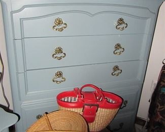 168 st chest with stuff