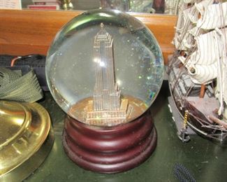 168 st empire state building snow globe