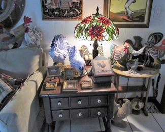 168 st stained glass lamp and chickens 