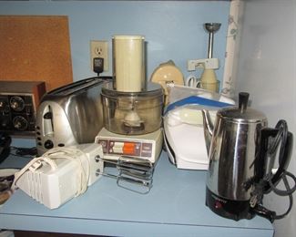 168 st ktichen coffee pot and small appliances