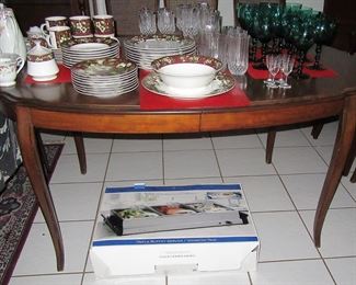 168 st dining room table plus 2 leaves