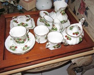 168 st strawberry tea set