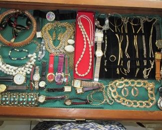 168 st case of jewelry