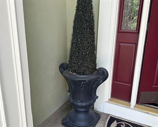 Topiary statuary (2)
