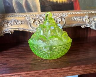 Uranium glass chicken